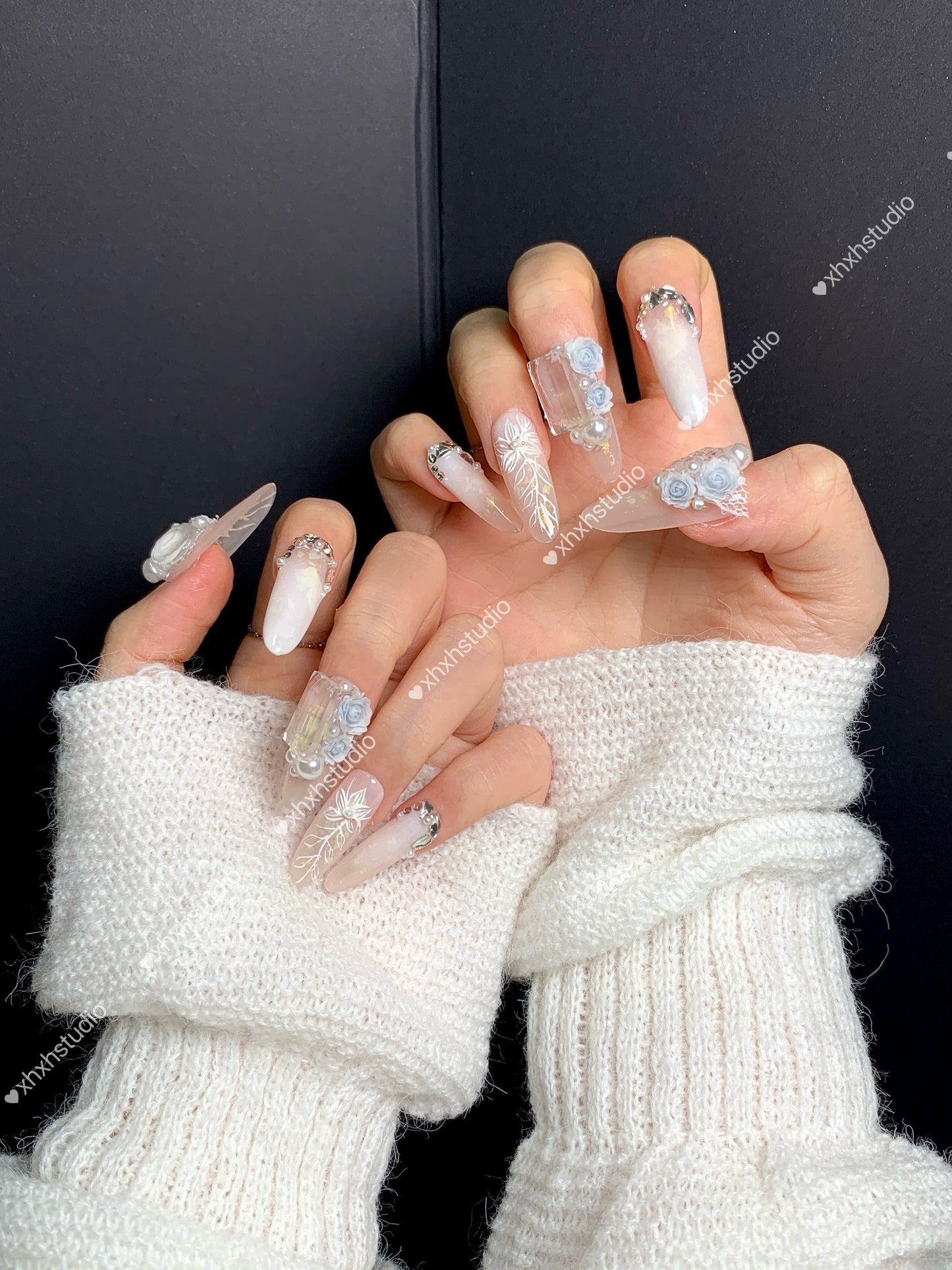 Soft Veil Fantasy Leaf Nail Art