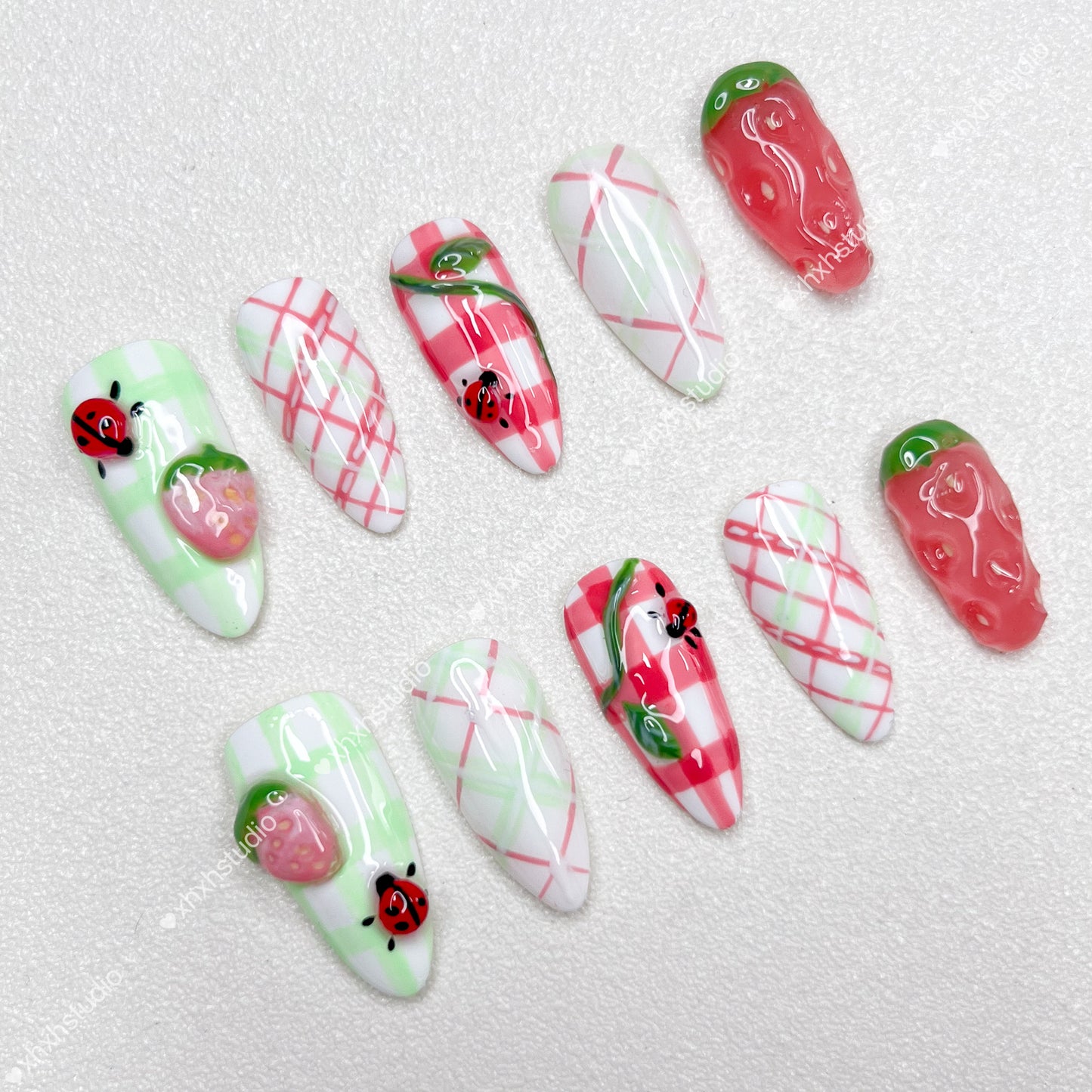 Strawberry - fun Plaid Nail Art