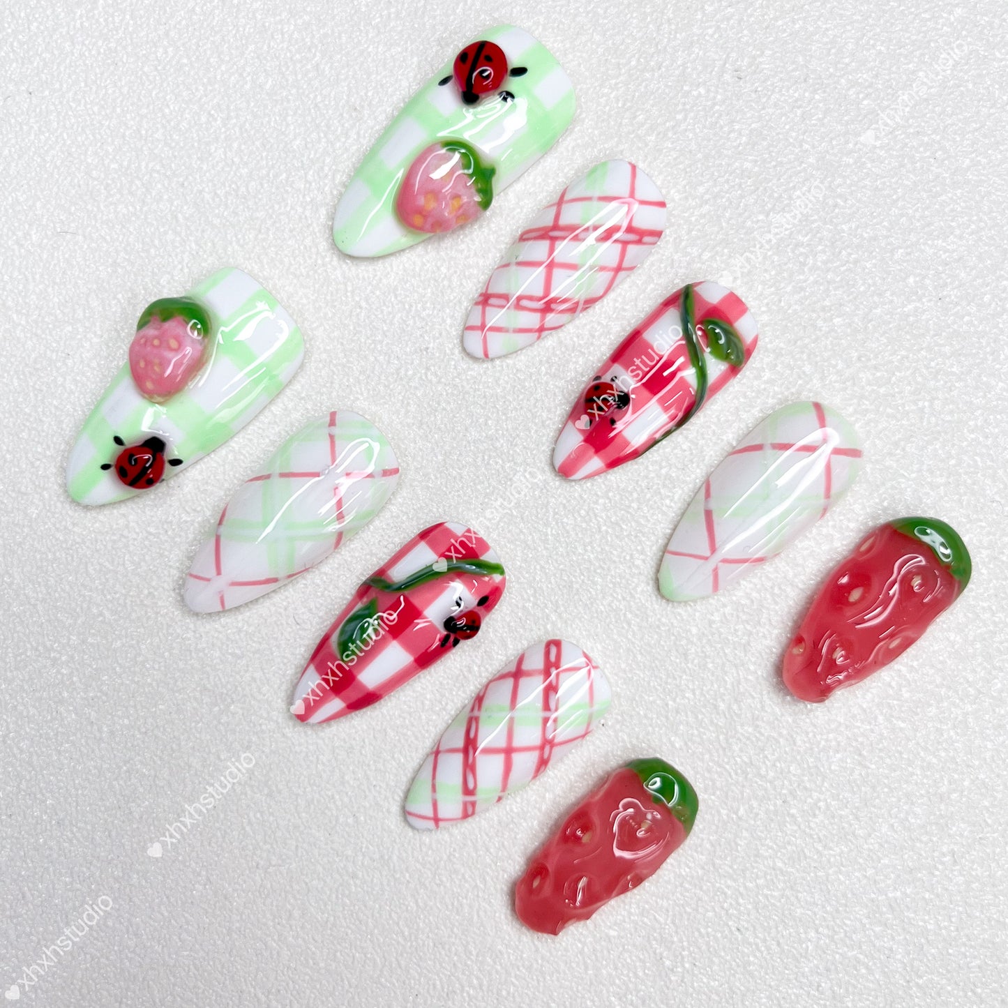 Strawberry - fun Plaid Nail Art