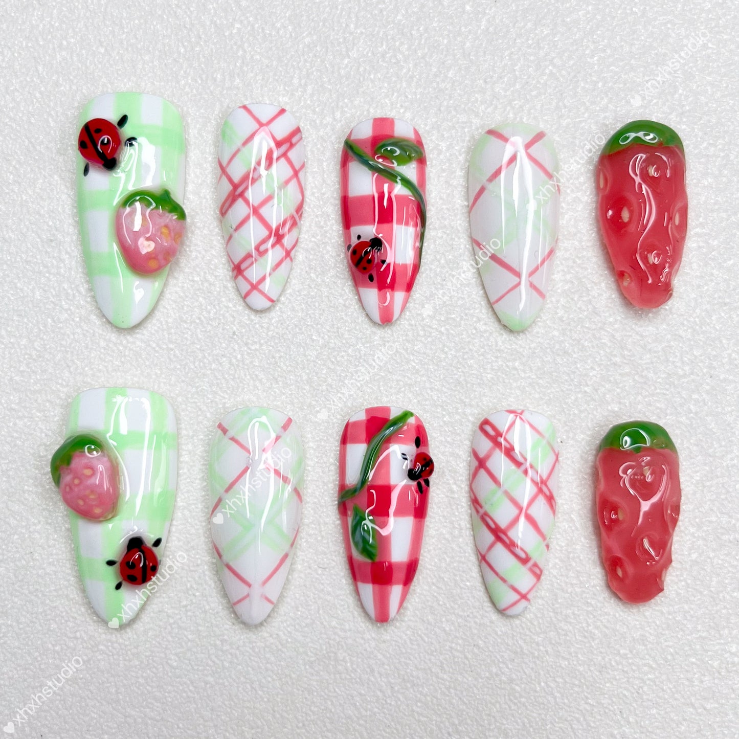 Strawberry - fun Plaid Nail Art