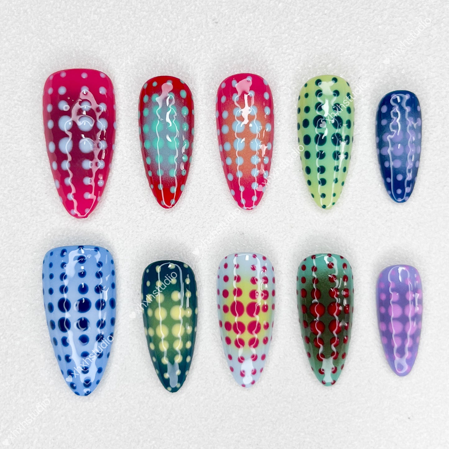 Polka - dot Fantasy Color Nail Art