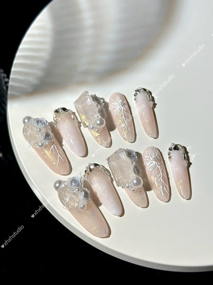 Soft Veil Fantasy Leaf Nail Art