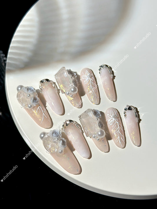 Soft Veil Fantasy Leaf Nail Art