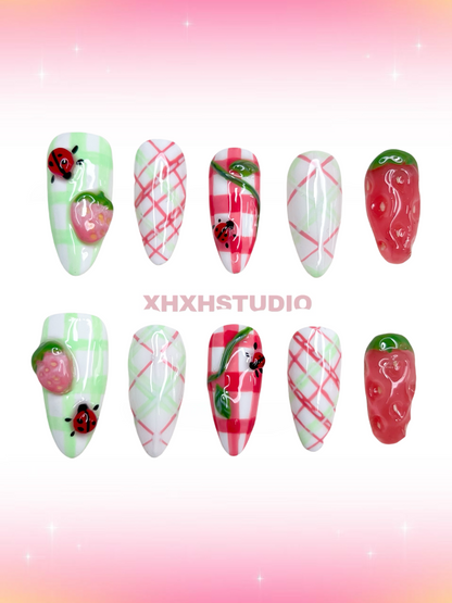 Strawberry - fun Plaid Nail Art