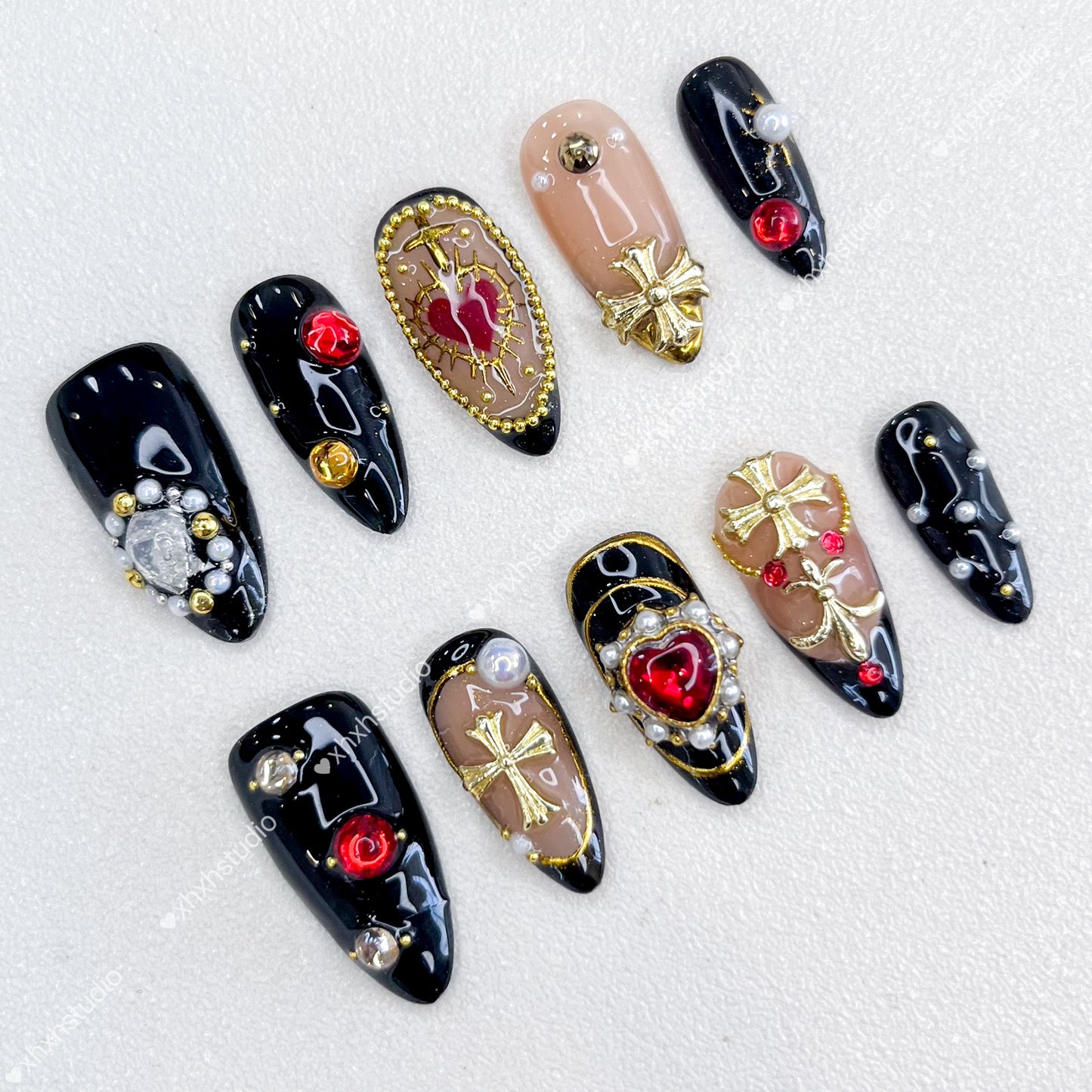 Dark Gold Dreamy Heart Nail Art