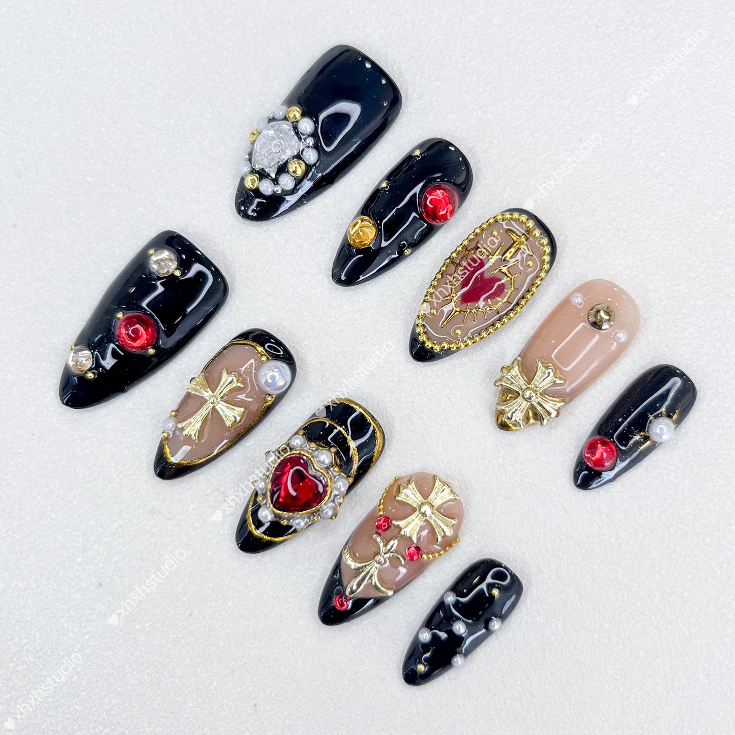 Dark Gold Dreamy Heart Nail Art