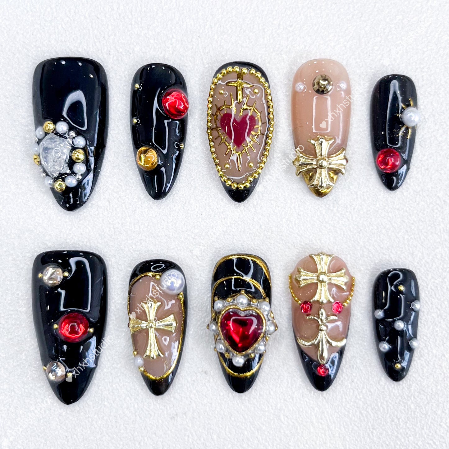 Dark Gold Dreamy Heart Nail Art